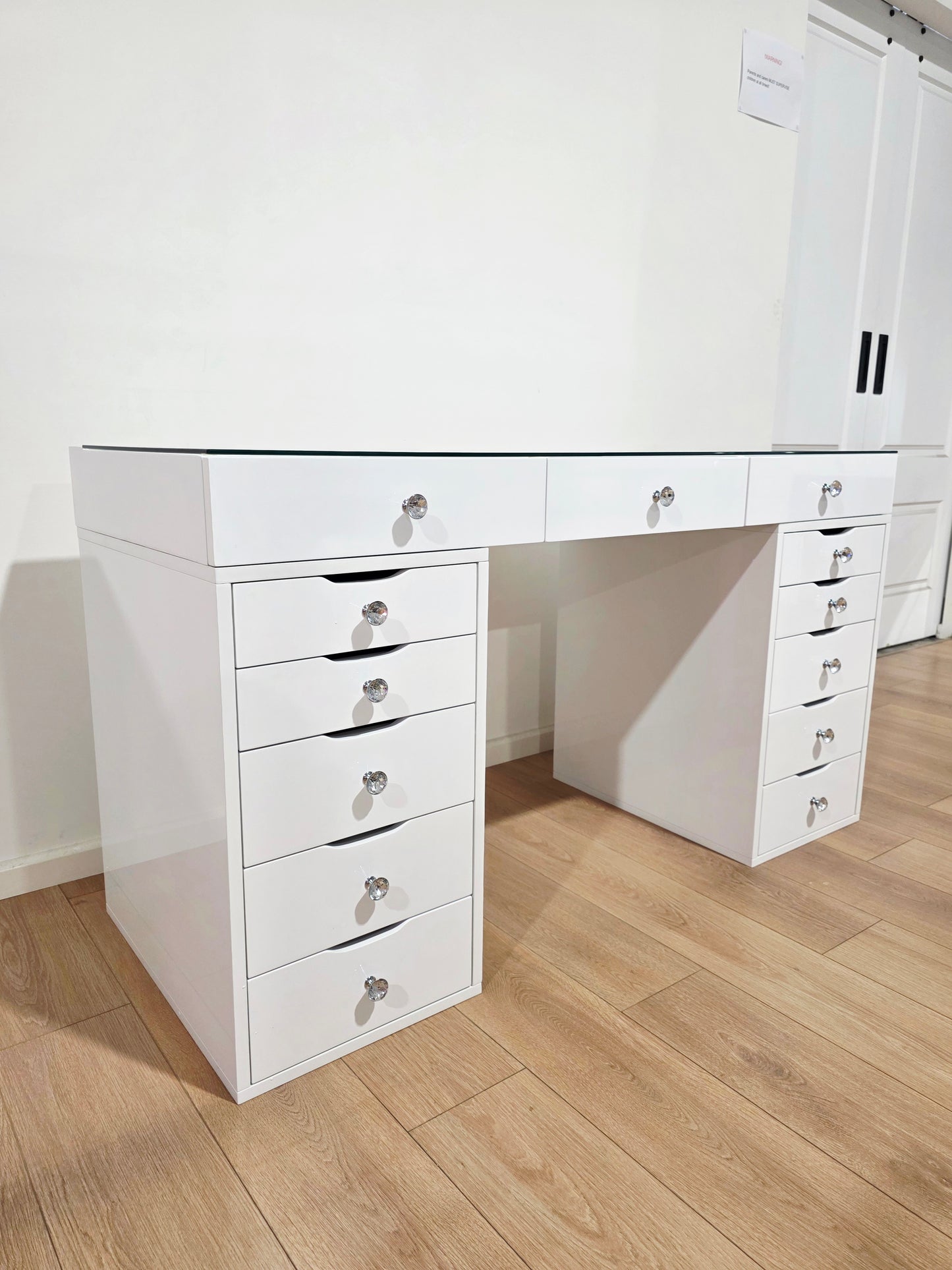 L150cm - White Beauty Station with Clear Glass Top