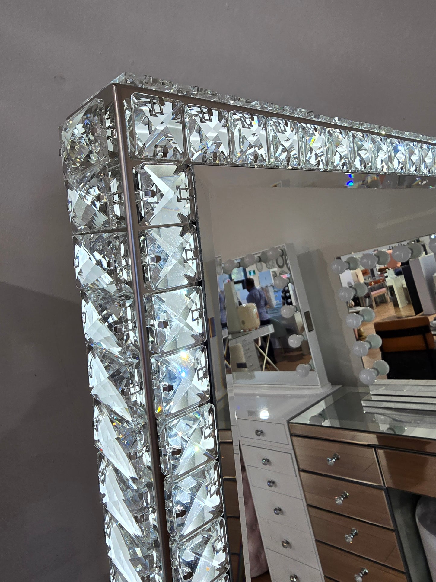 DiamondX Floor Mirror / Hollywood Makeup Mirror with Tri-Lights + Bluetooth Speaker