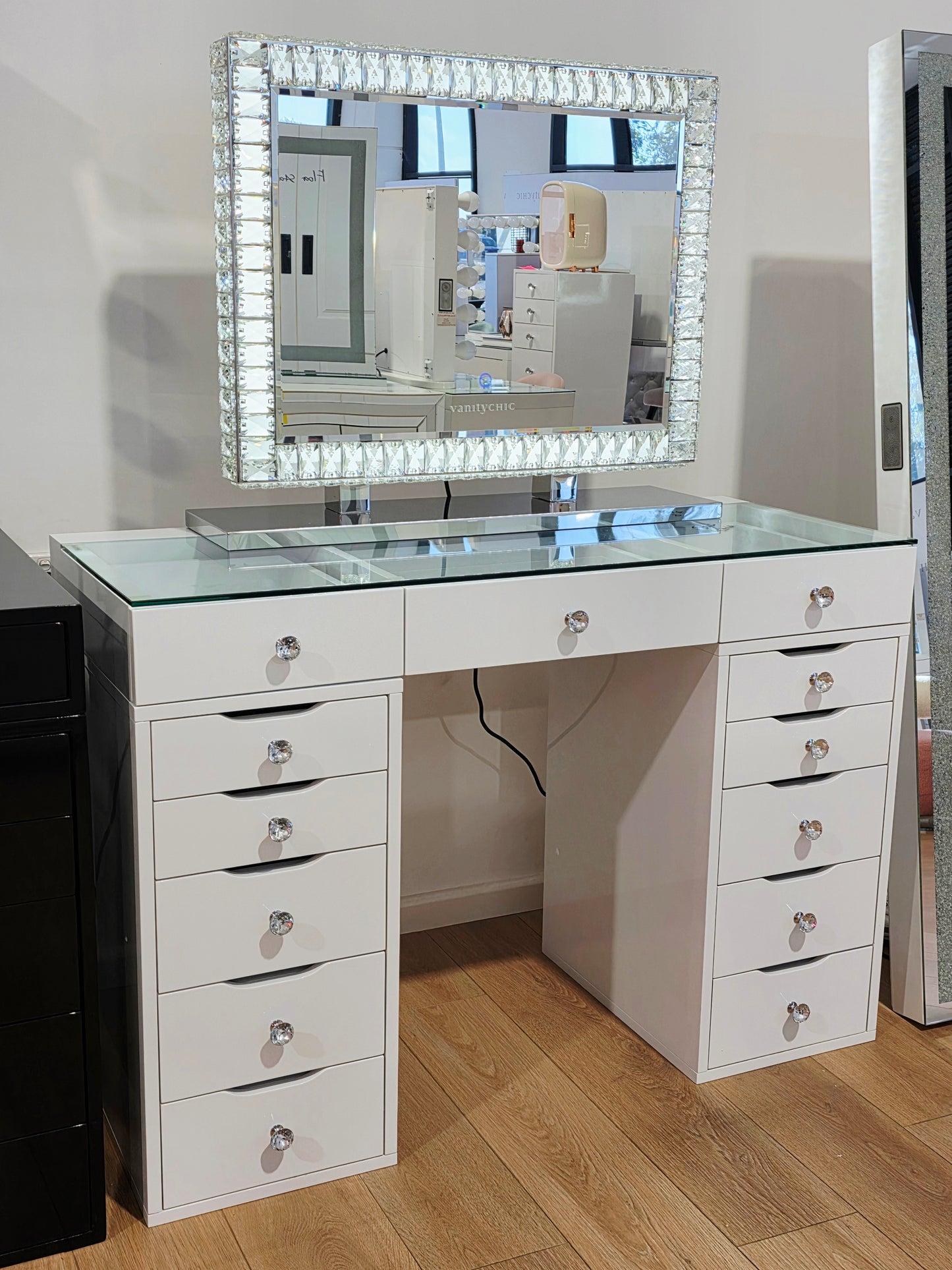 Mini ARIA Beauty Station + DiamondX Makeup Mirror