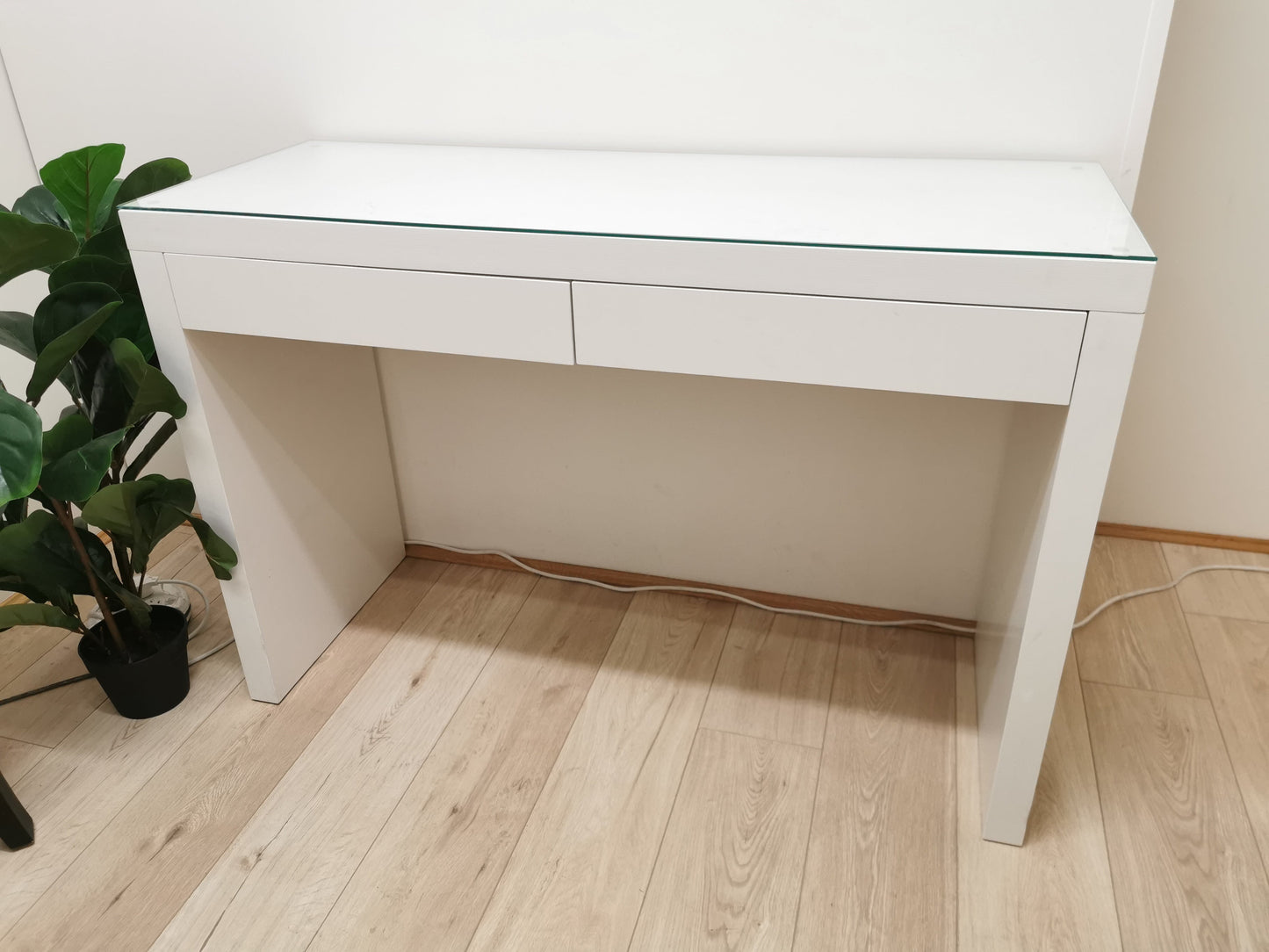 STOCK CLEARANCE! 2 Drawers Vera Table (Flat pack)