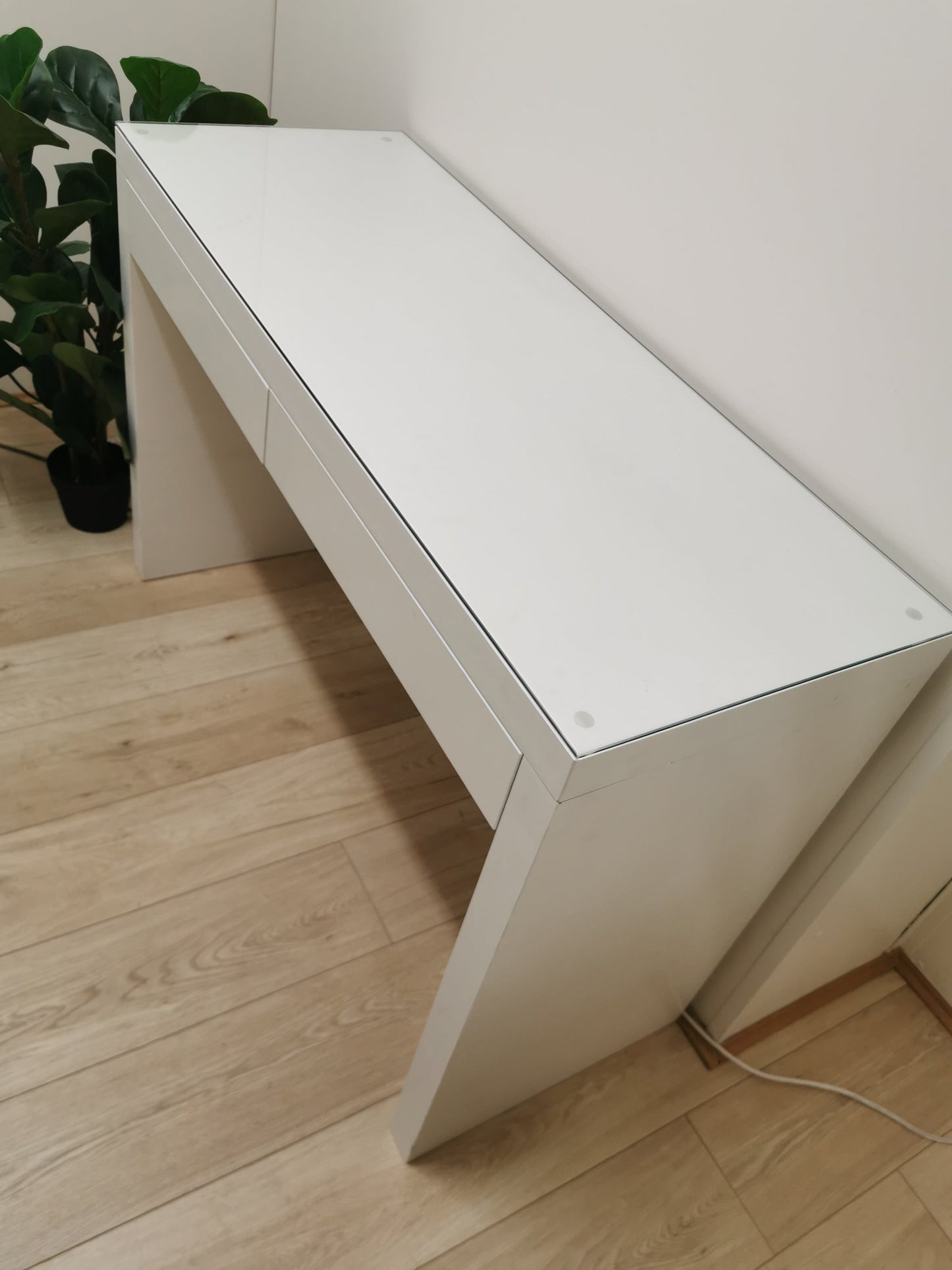 STOCK CLEARANCE! 2 Drawers Vera Table (Flat pack)