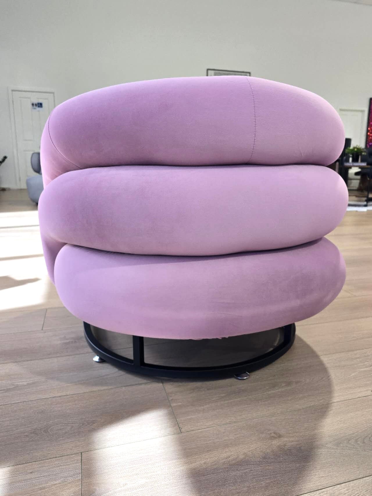 Luxe Curved Blush Velvet Chair