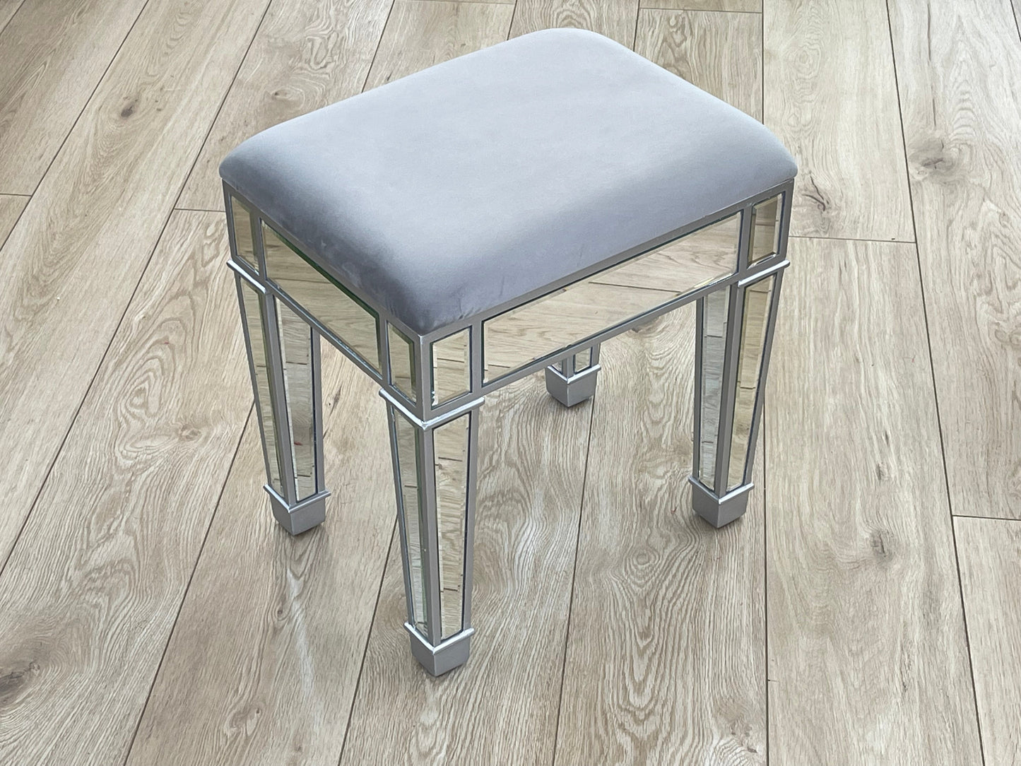 Mirrored Makeup Stool (Velvet Cushion)