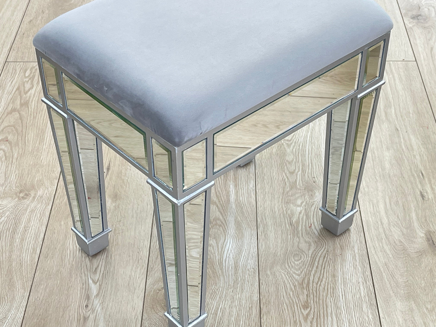 Mirrored Makeup Stool (Velvet Cushion)