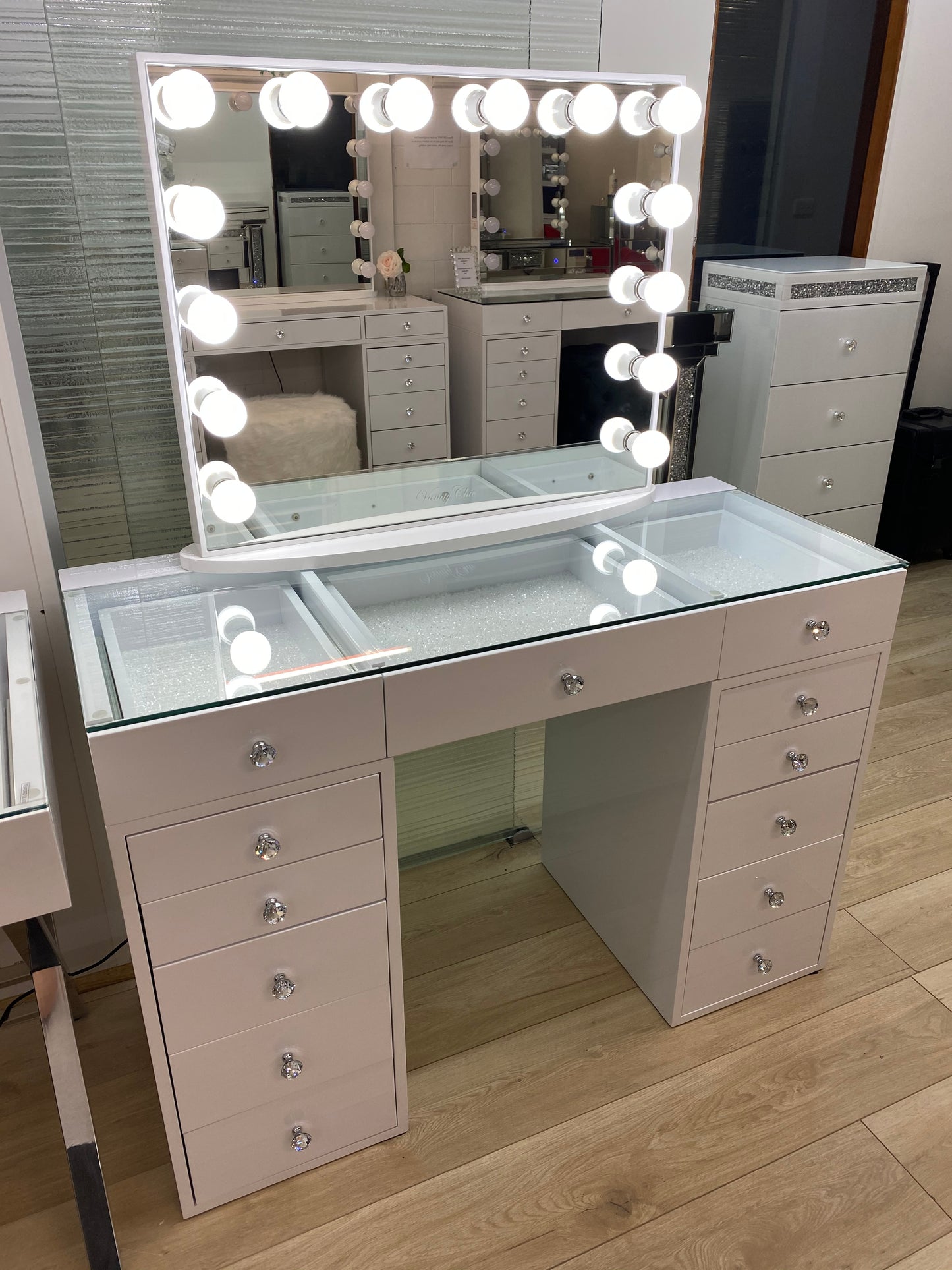 HIGH QUALITY - Mini MILA ROSE Beauty Station + Large YSABEL Makeup Mirror with Lights