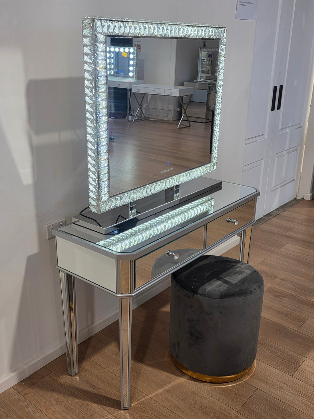 10 Must-Have Features for Your Ideal Makeup Vanity