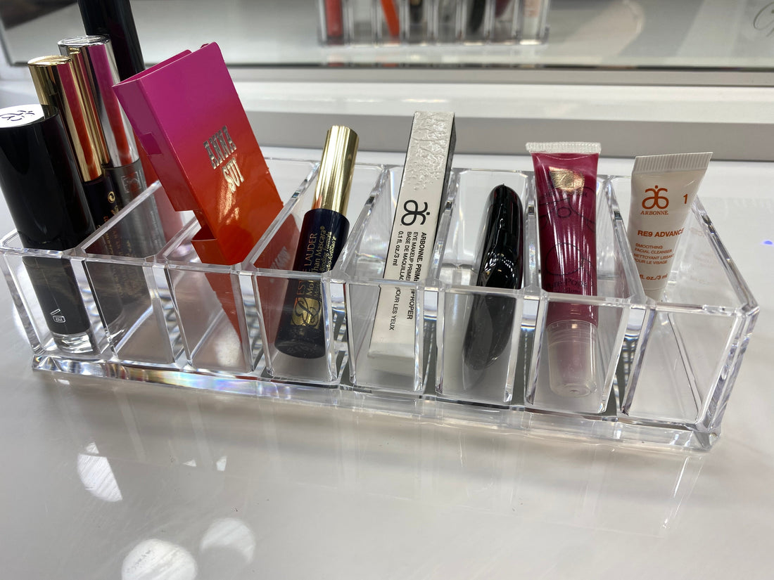 10 Essential Items You Need for an Ideal Makeup Vanity