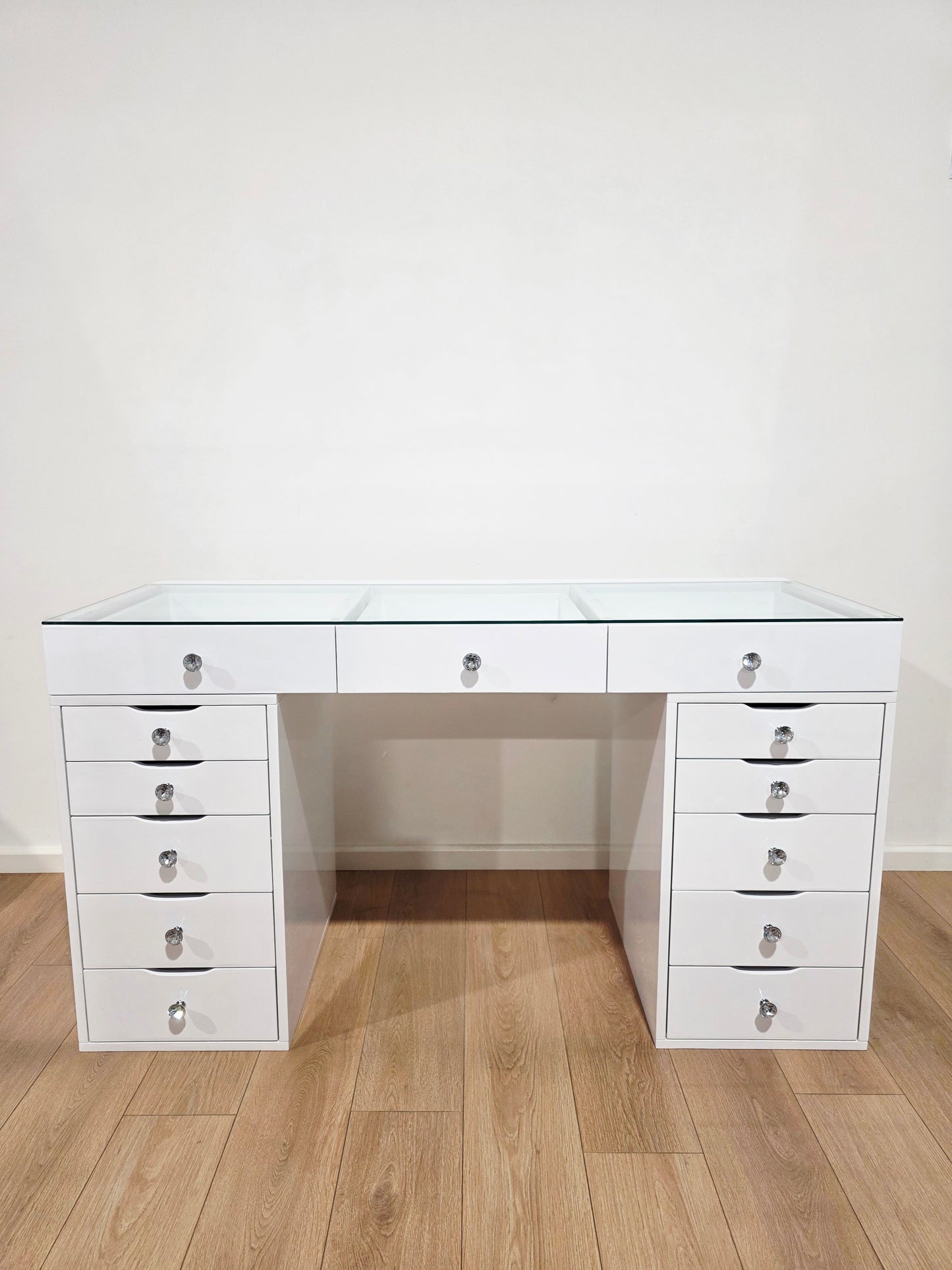 L150cm - White Beauty Station with Clear Glass Top