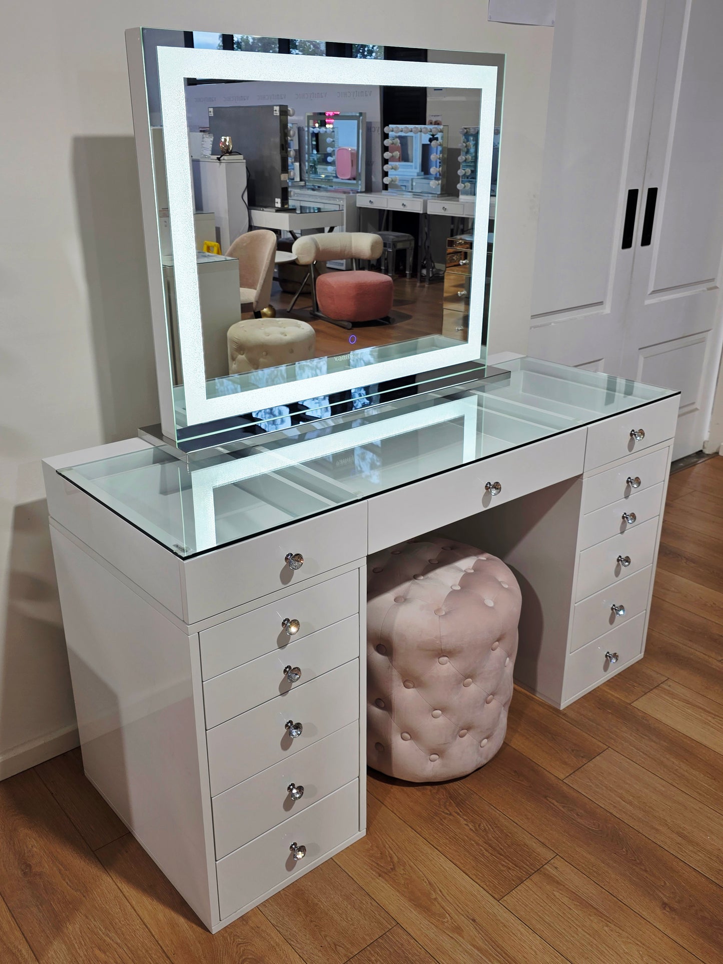 HIGH QUALITY - MILA ROSE Beauty Station + XL Crystal Makeup Mirror with Tri-Lights