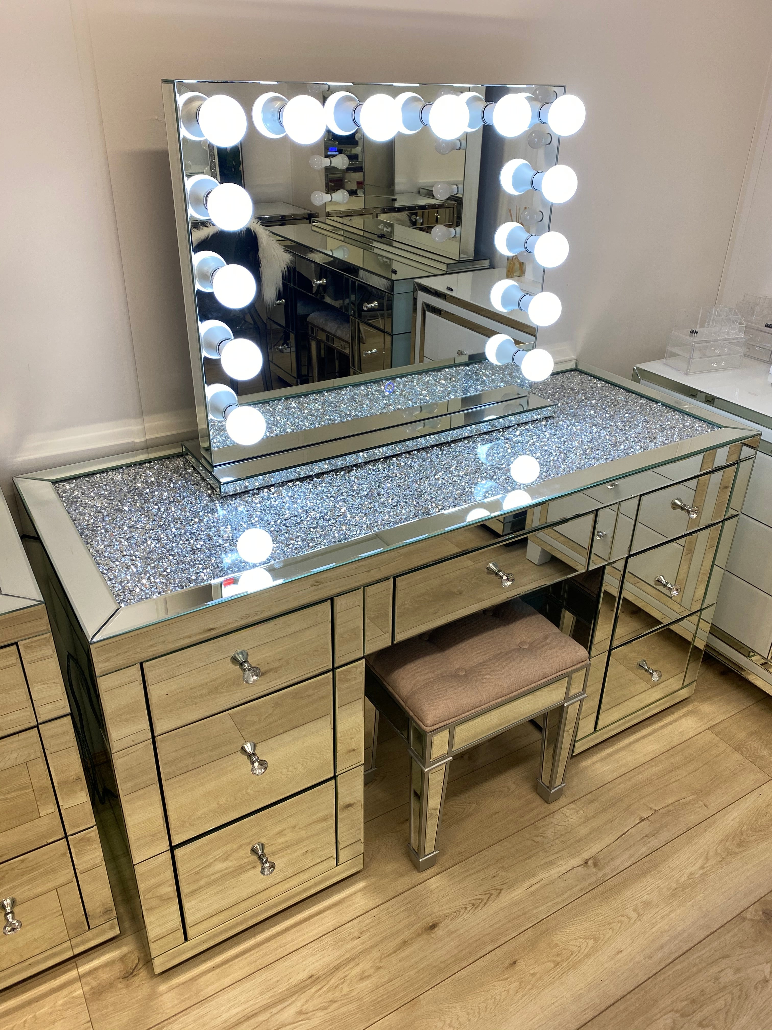 Dressing Table : White Vanity Set with 10 LEDs Lighted Mirror & Makeup –  GKW Retail