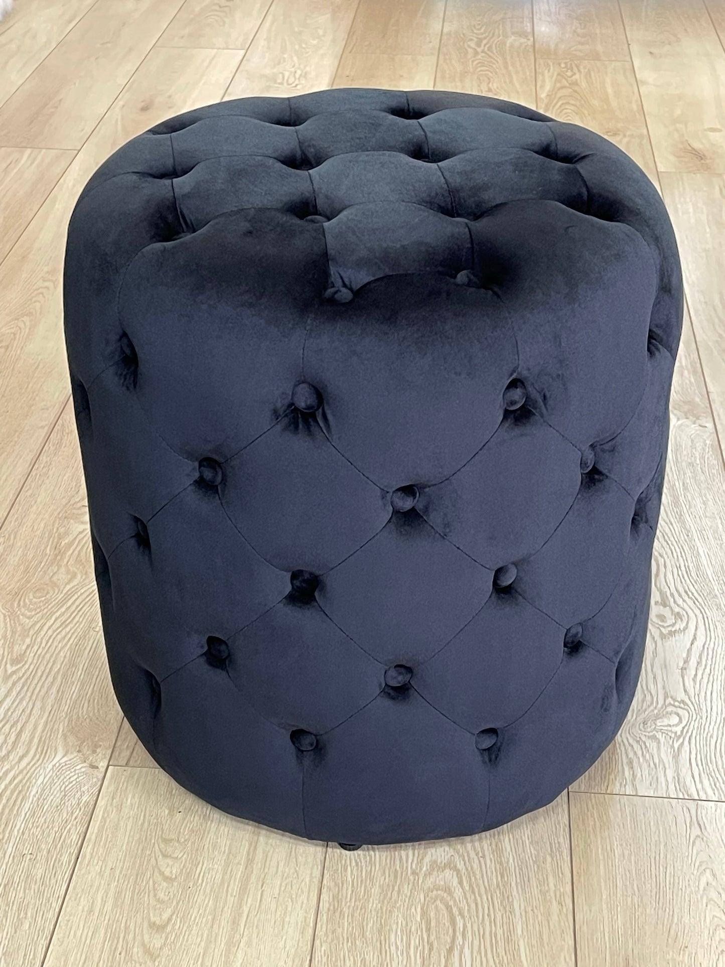 Alexa Round Ottoman / Makeup Stool